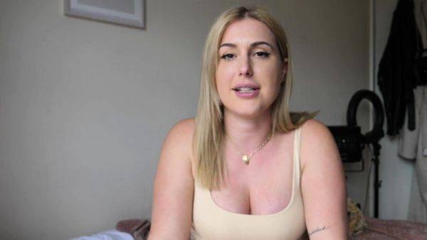 SPH busty solo femina talks dirty - Britain on pornoboobs.com