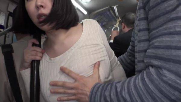 06A1723-A busty housewife with a child who was in heat on a crowded bus is raped on pornoboobs.com