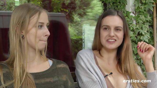 Heiße Österreicherin und heißes bayrisches Madl vergnügen sich vor Kamera - young busty lesbian babes makeout - Germany on pornoboobs.com