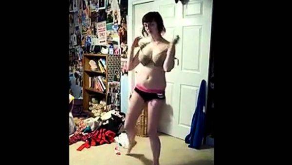 Busty Nerd Wecam Dance on pornoboobs.com